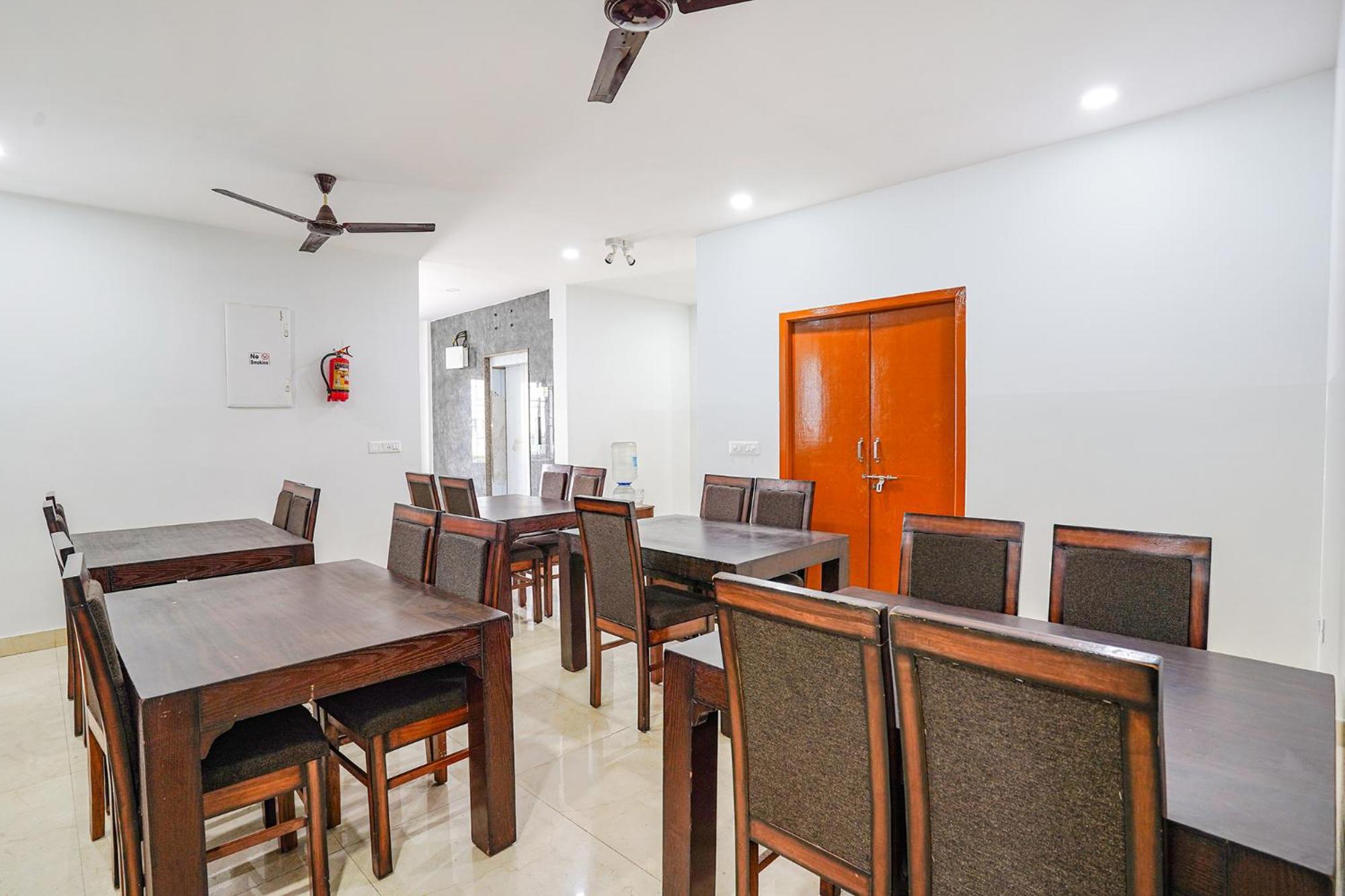 Fabhotel Rlv Green Palace - Nr Kengeri Satellite Town 班加罗尔 外观 照片