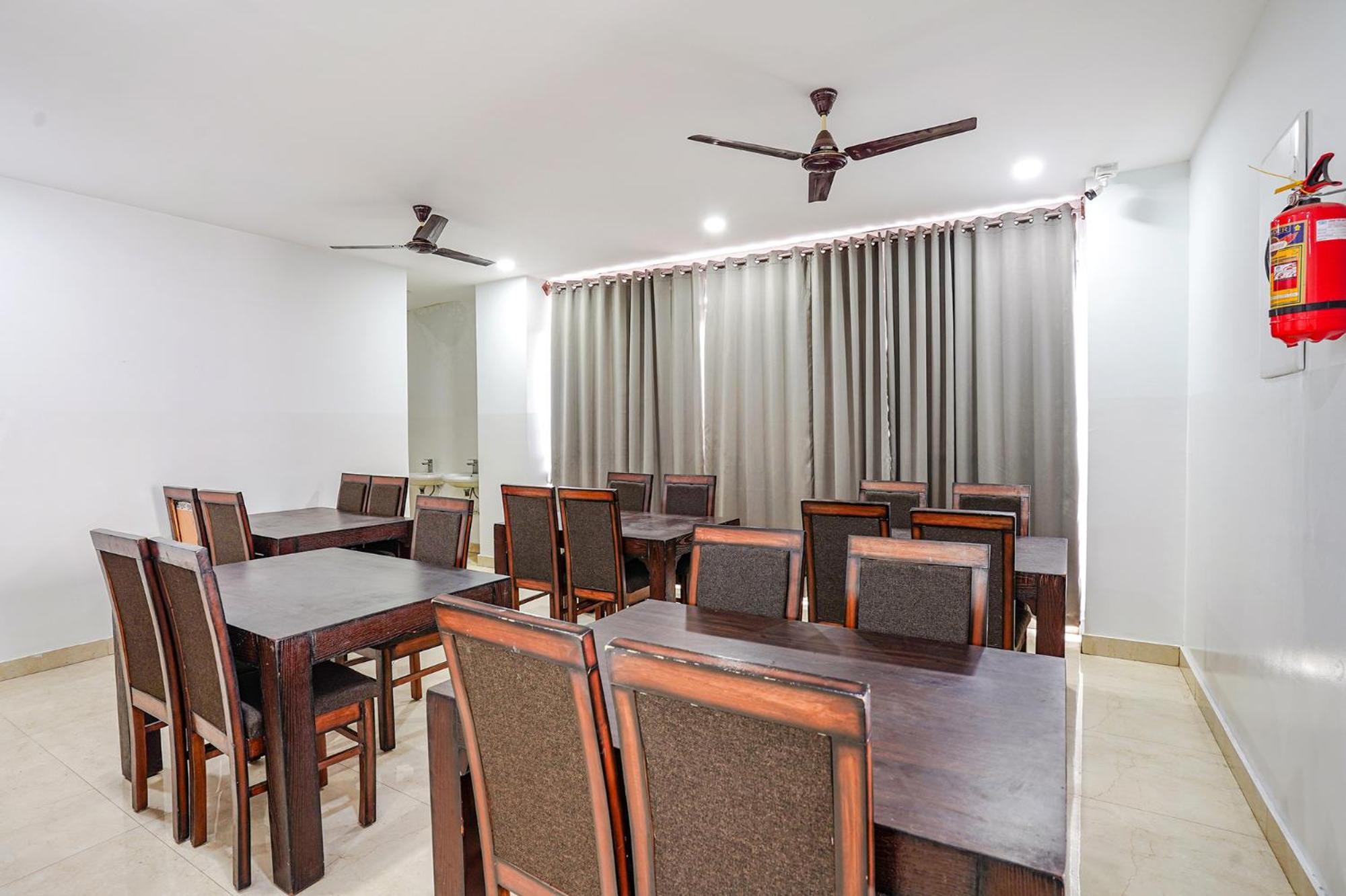Fabhotel Rlv Green Palace - Nr Kengeri Satellite Town 班加罗尔 外观 照片