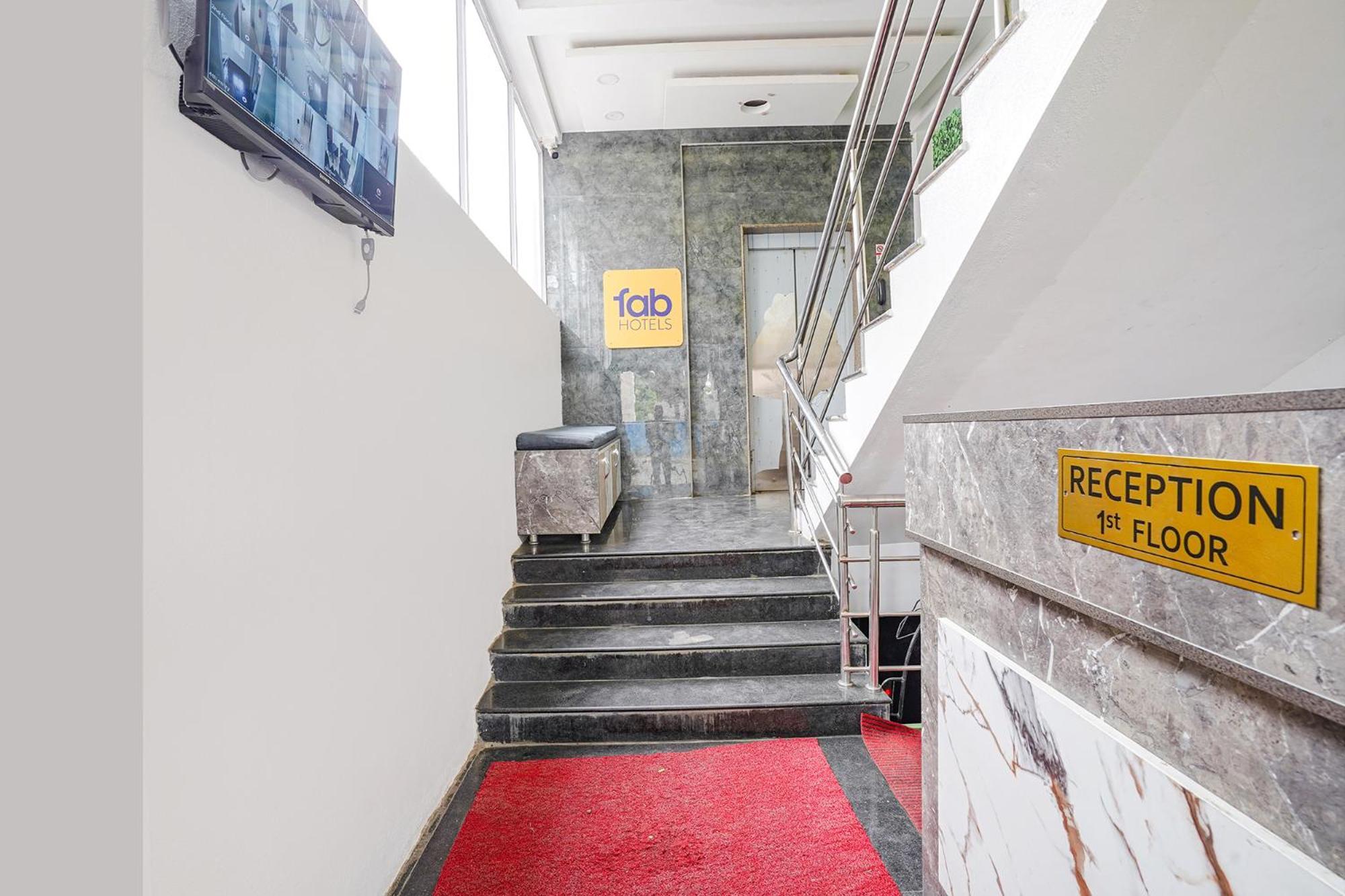 Fabhotel Rlv Green Palace - Nr Kengeri Satellite Town 班加罗尔 外观 照片
