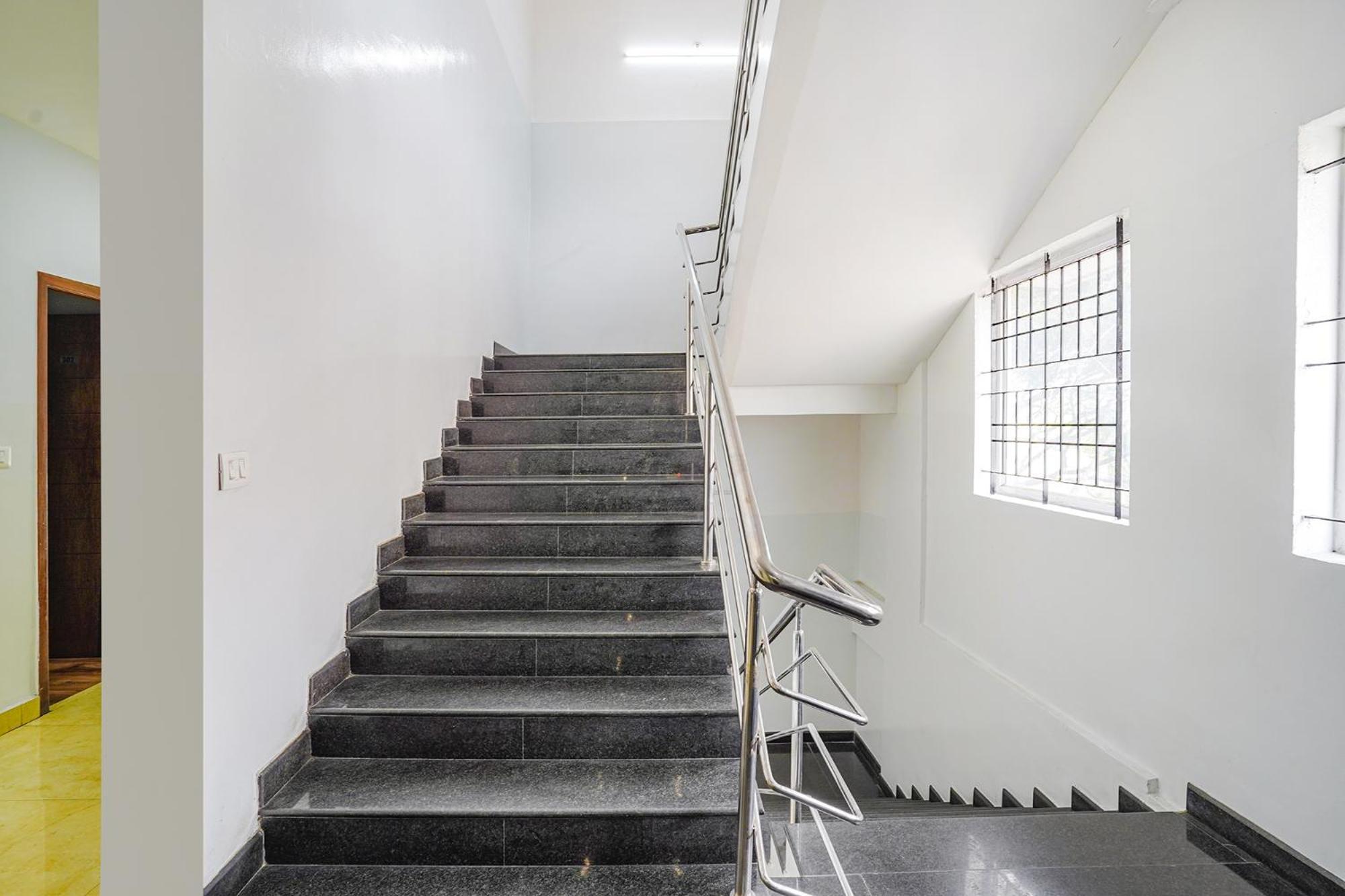 Fabhotel Rlv Green Palace - Nr Kengeri Satellite Town 班加罗尔 外观 照片